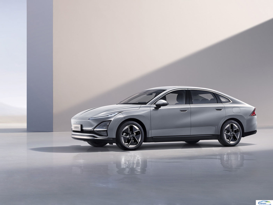 2024 Wuling Starlight 70km Standard Sedan Electric Ride-On Passenger Car Energy Vehicle