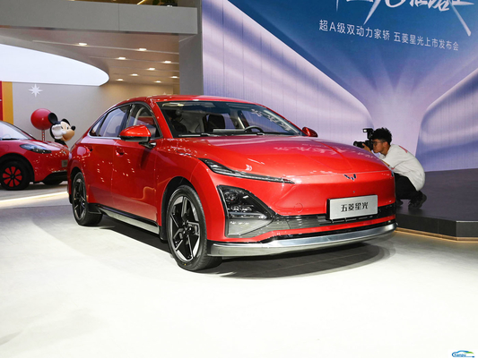 2024 Wuling Starlight 70km Standard Sedan Electric Ride-On Passenger Car Energy Vehicle