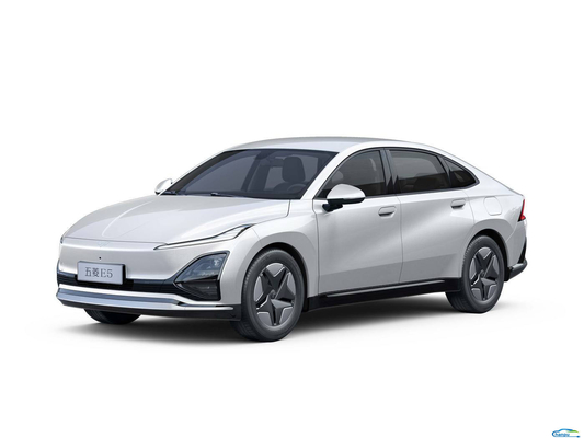 410KM Range Wuling E5 2024 Electric Car Standard Retail in the Energy Vehicle Market