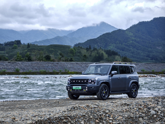 Chery Jetour Traveler T2 's 2024 Off-Road Driving PHEV SUV with Hybrid Energy Technology