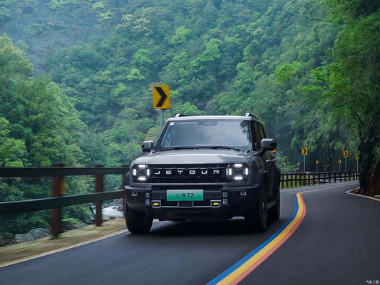 Chery Jetour Traveler T2 's 2024 Off-Road Driving PHEV SUV with Hybrid Energy Technology