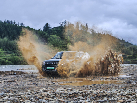 Chery Jetour Traveler T2 's 2024 Off-Road Driving PHEV SUV with Hybrid Energy Technology