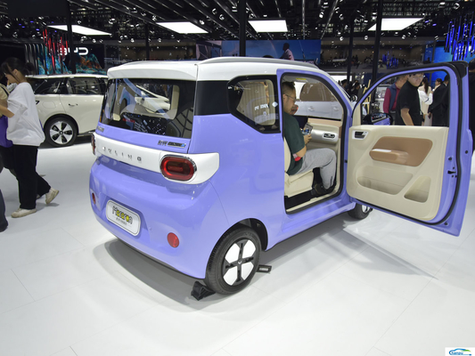 Energy Vehicle 2024 Wuling Hongguang MINI Macaroon 170km Ride-On EV Passenger Car
