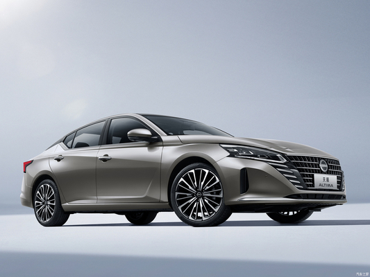 Multi-link Rear Suspension Equipped Dongfeng Nissan Teana Sedan Gasoline Passenger Car