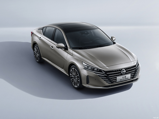 Multi-link Rear Suspension Equipped Dongfeng Nissan Teana Sedan Gasoline Passenger Car