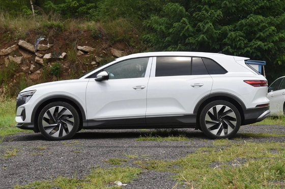 SUV City Ride-On Car Q5 E-Tron-50 E-Tron Quattro Shining Brocade Suit Electric Vehicle